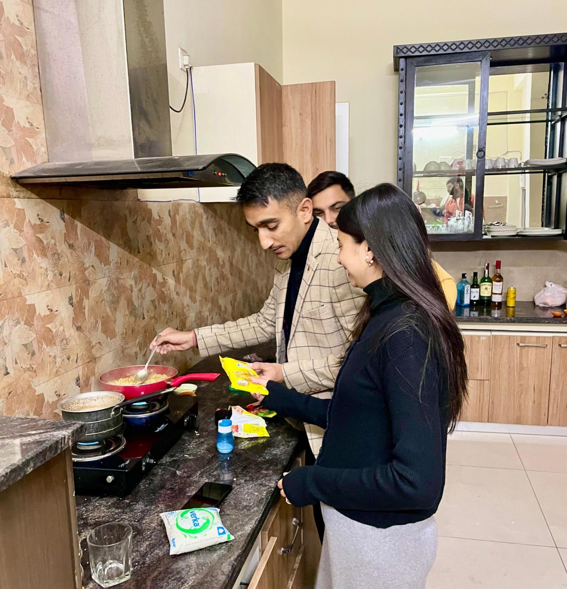 The Auriga 3Bhk Fully Entair Villa With Bonfire In Kasauli I Pvt Stay I Open Air Terrace I Kitchen Livingroom I Lawn Bonfire I Gaming Zone Екстер'єр фото