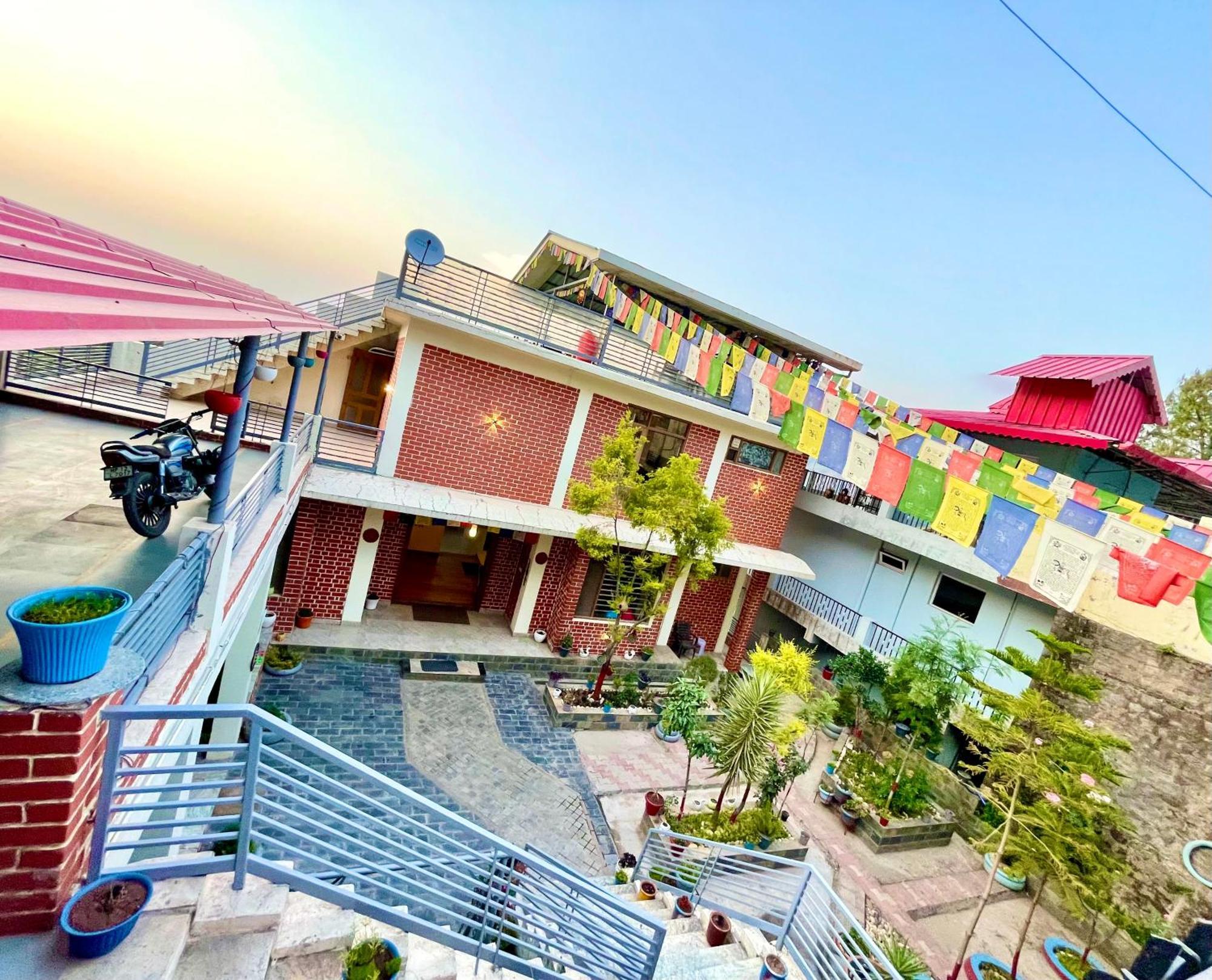 The Auriga 3Bhk Fully Entair Villa With Bonfire In Kasauli I Pvt Stay I Open Air Terrace I Kitchen Livingroom I Lawn Bonfire I Gaming Zone Екстер'єр фото